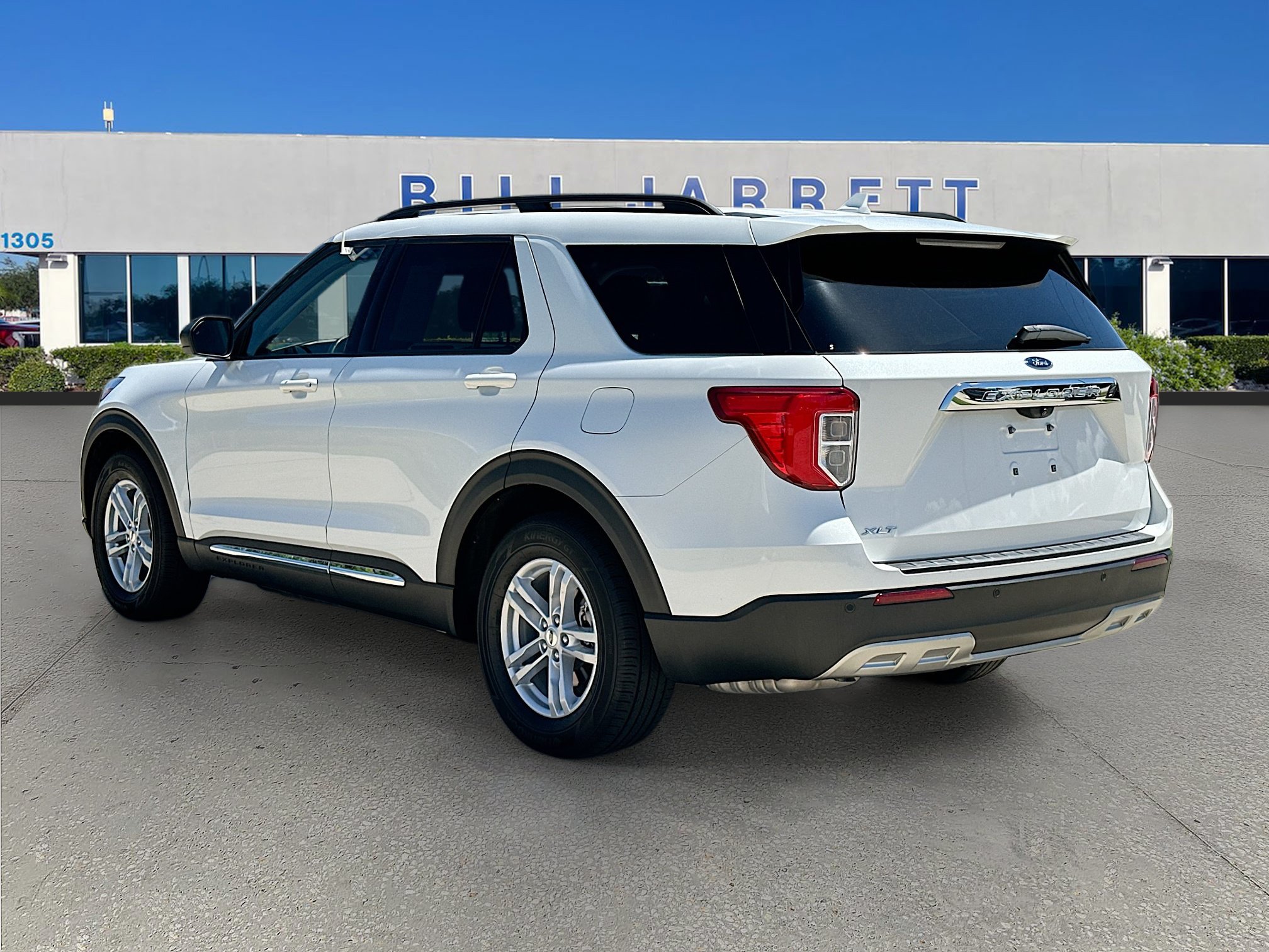 Certified 2023 Ford Explorer XLT w/ Equipment Group 202A RWD image 5