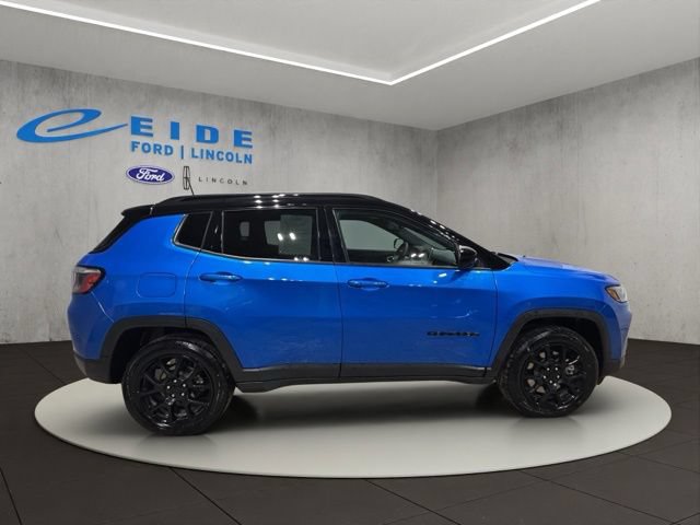Used 2023 Jeep Compass Latitude w/ Convenience Group AWD/4WD image 7