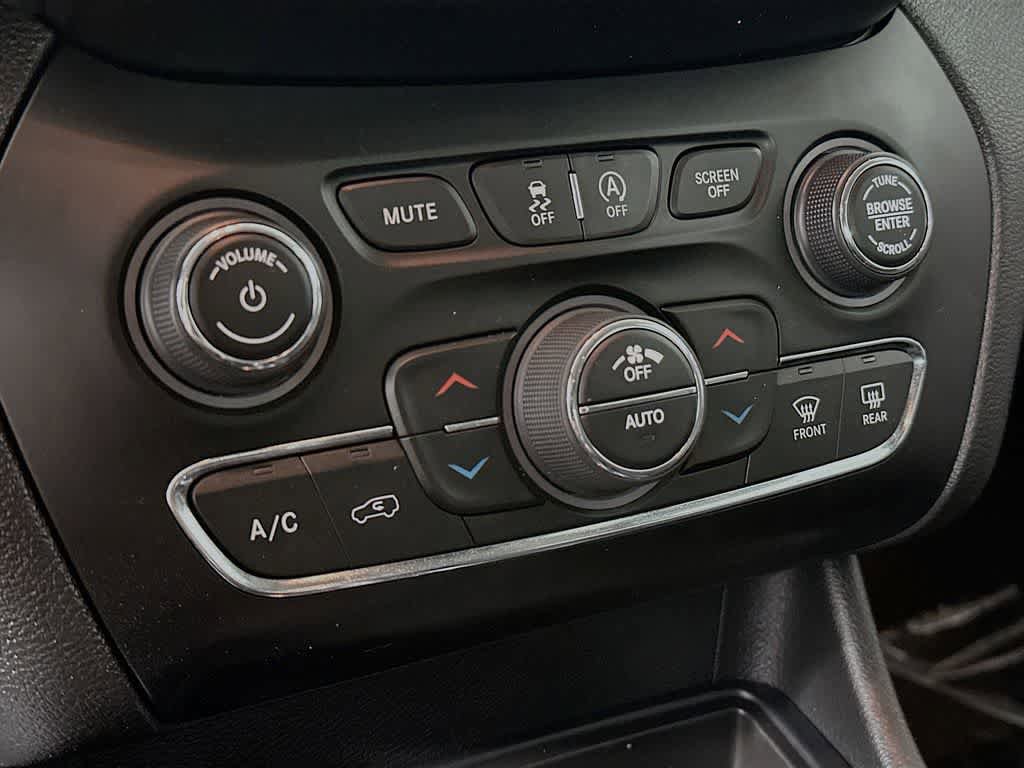 Used 2021 Jeep Cherokee Latitude Lux w/ Comfort/Convenience Group FWD image 18