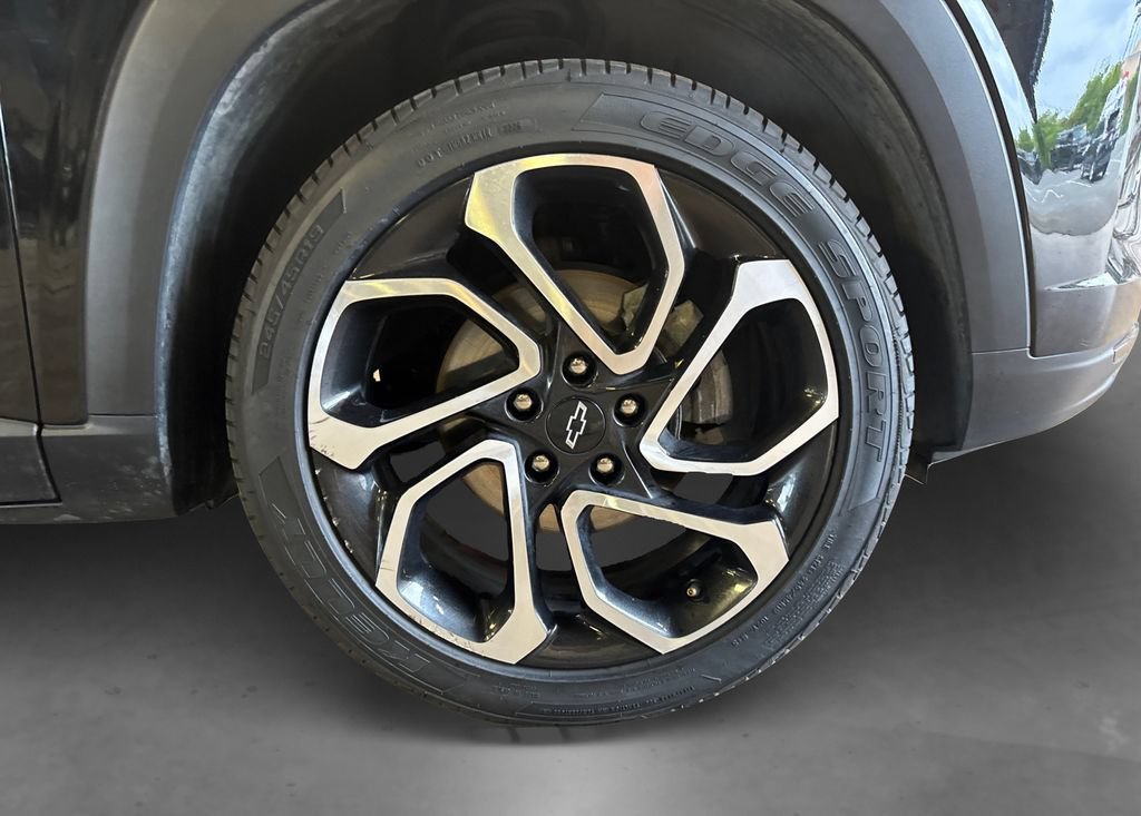 Used 2025 Chevrolet Trax RS w/ Sunroof Package FWD image 20
