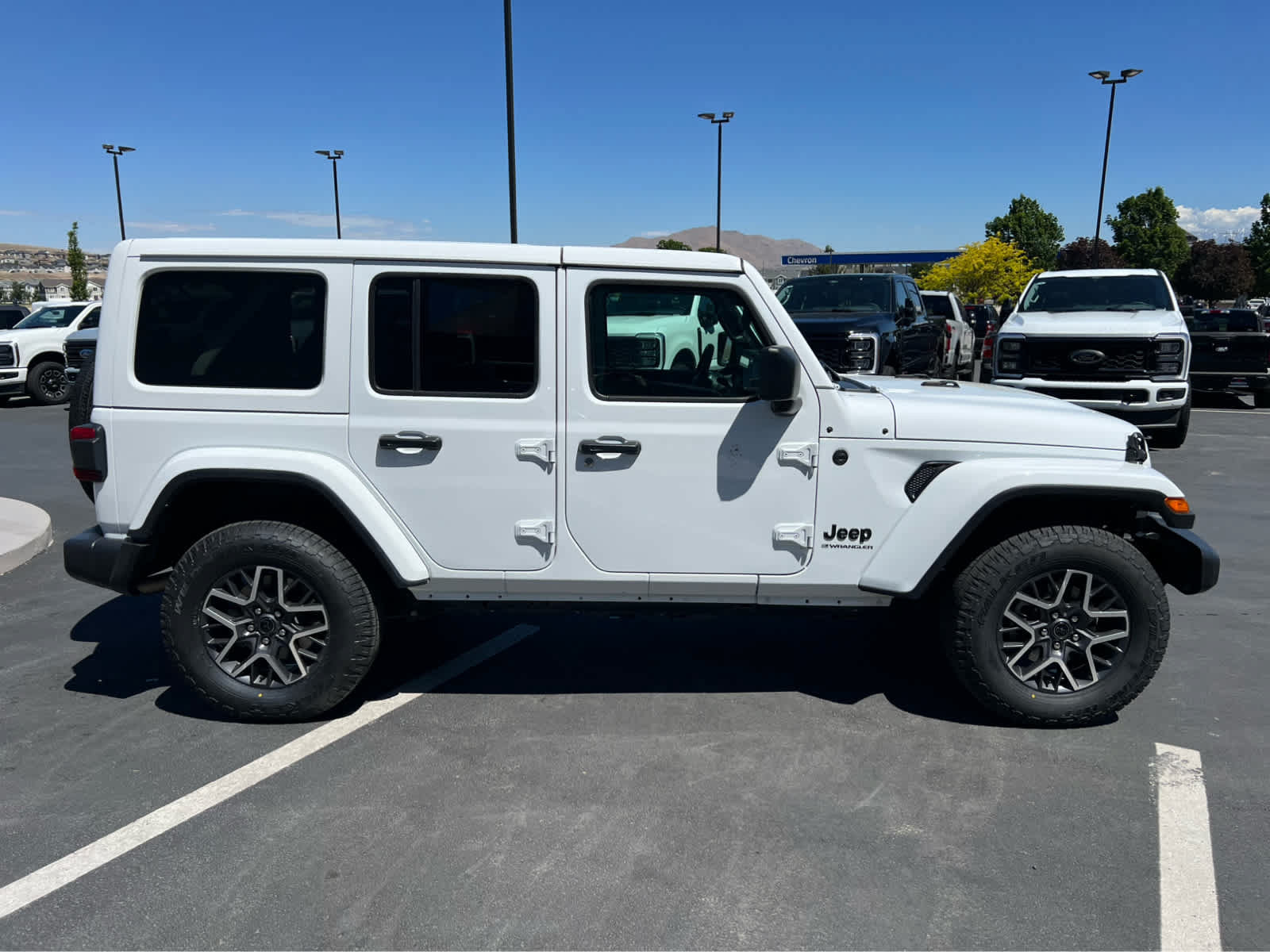 Used 2025 Jeep Wrangler Unlimited Sahara AWD/4WD image 6