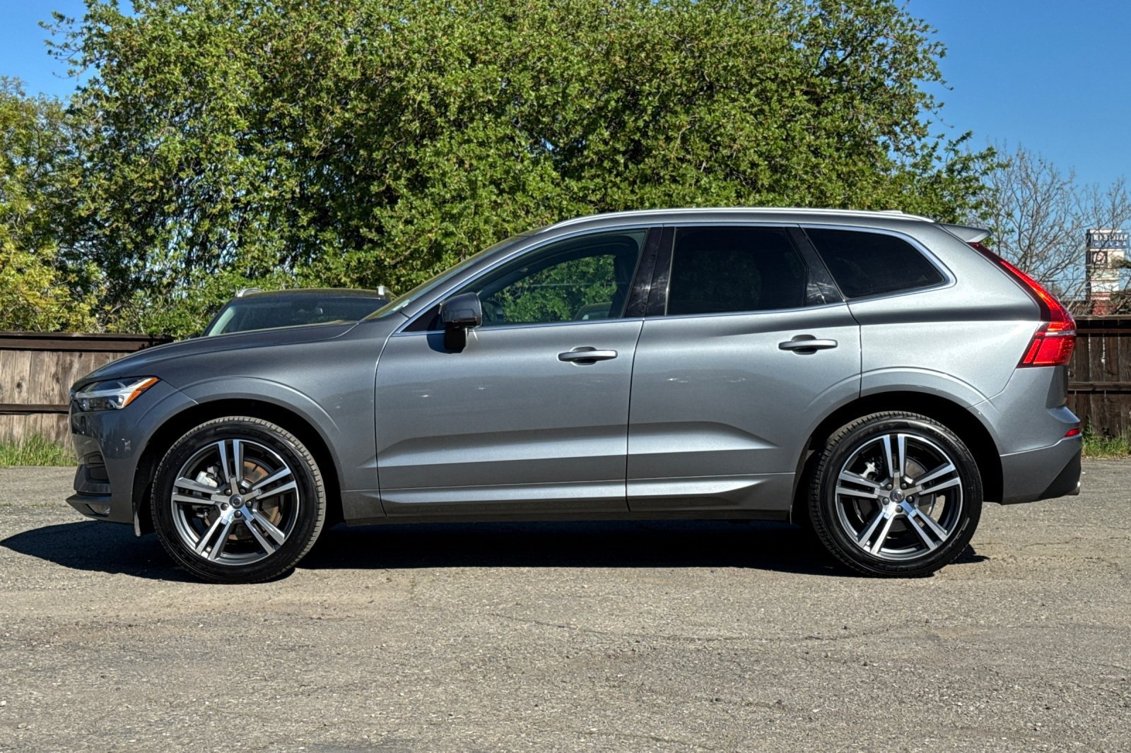 Used 2021 Volvo XC60 T6 Momentum AWD/4WD image 7
