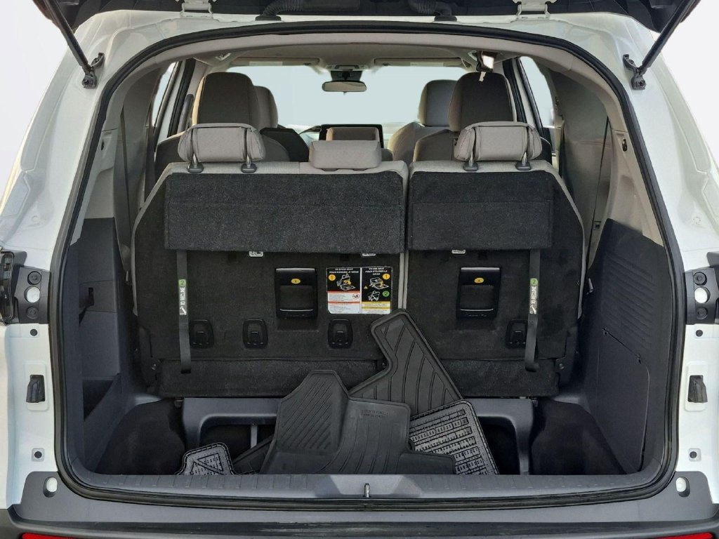 Used 2024 Toyota Sienna LE AWD/4WD image 24