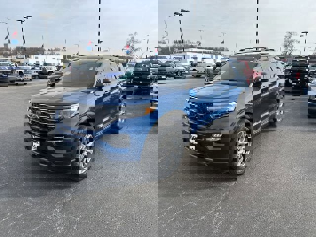 Certified 2023 Ford Explorer XLT w/ Equipment Group 202A image 6