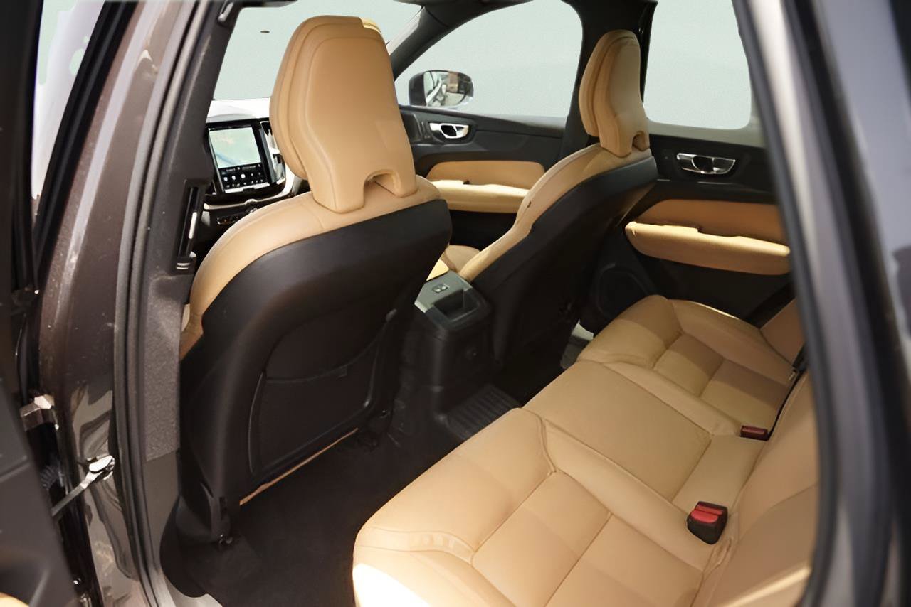 Used 2022 Volvo XC60 T8 Inscription w/ Advanced Package AWD/4WD image 12