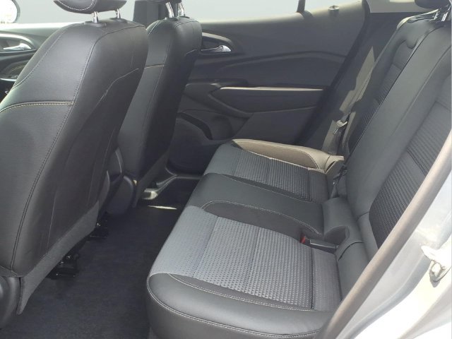 Used 2025 Chevrolet Trax LT FWD image 13