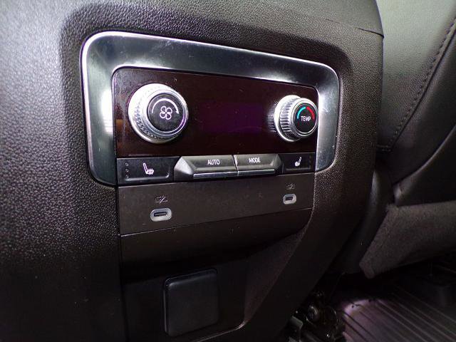 Used 2024 GMC Yukon SLT w/ SLT Luxury Package AWD/4WD image 17