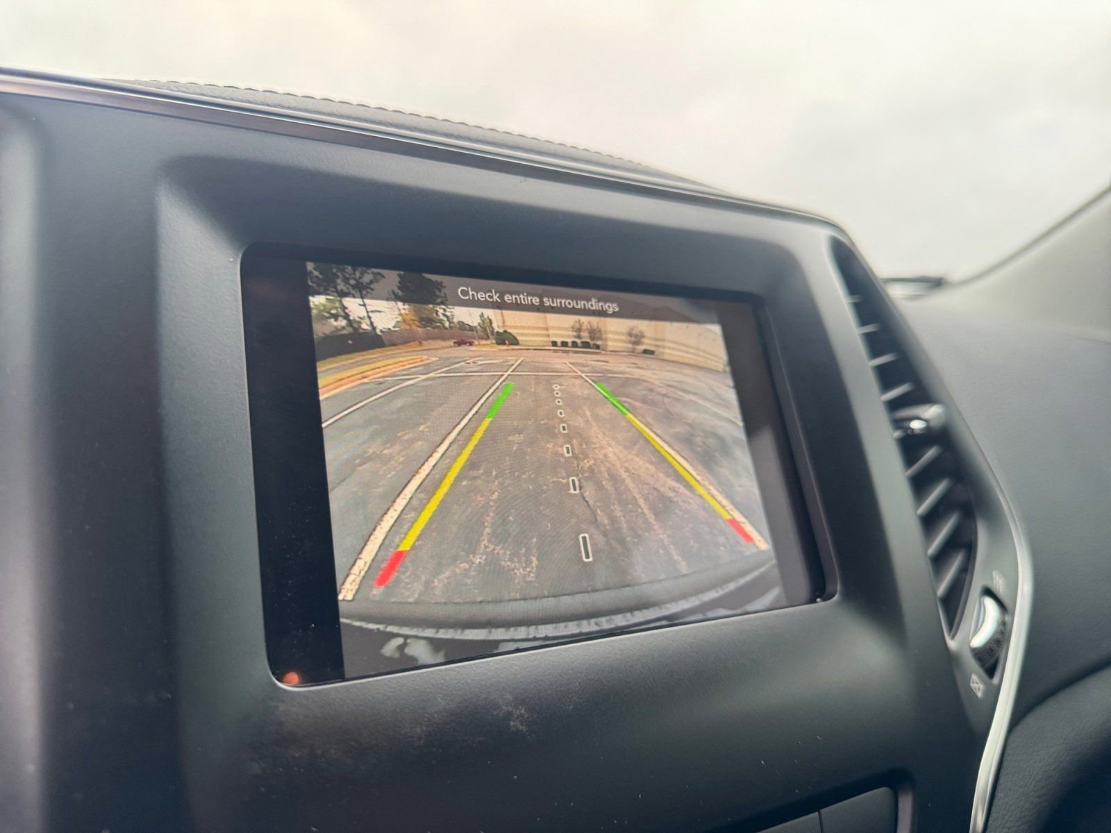 Used 2021 Jeep Cherokee Latitude Plus image 24