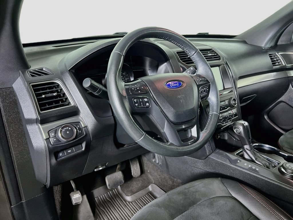Certified 2019 Ford Explorer XLT w/ Equipment Group 202A AWD/4WD image 11