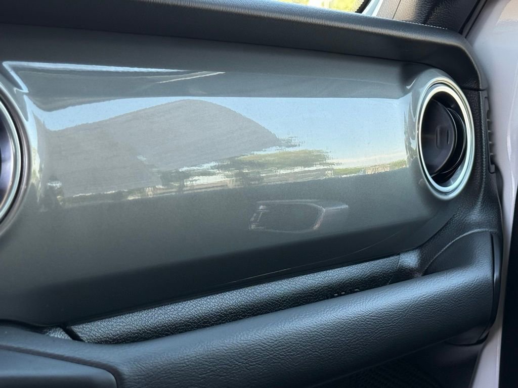 Used 2022 Jeep Wrangler Unlimited Sahara AWD/4WD image 9