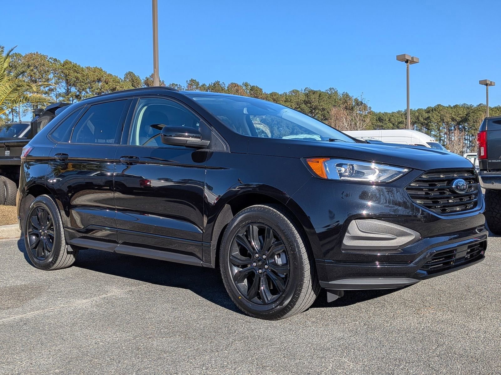 Certified 2022 Ford Edge SE w/ Black Appearance Package image 8