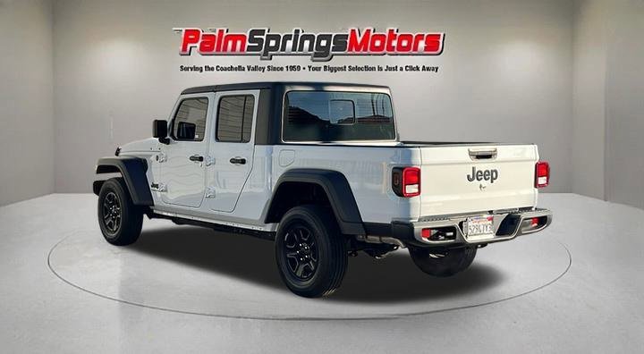Used 2024 Jeep Gladiator Sport image 3
