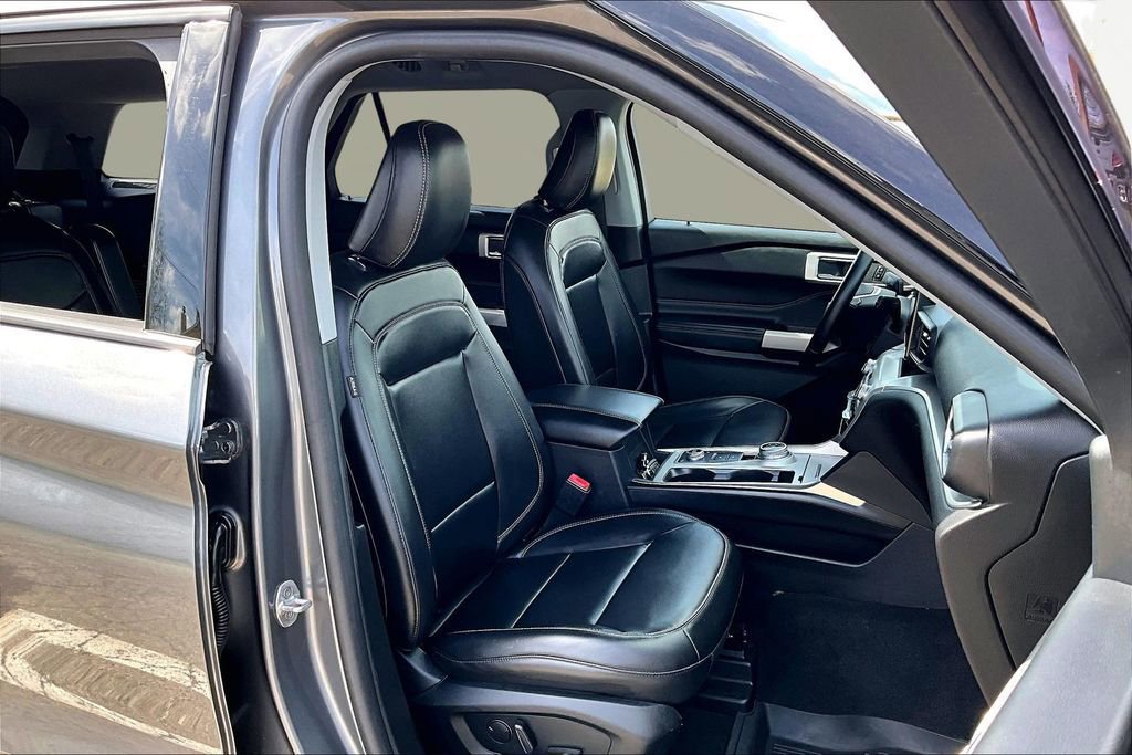Certified 2021 Ford Explorer XLT w/ Equipment Group 202A image 9