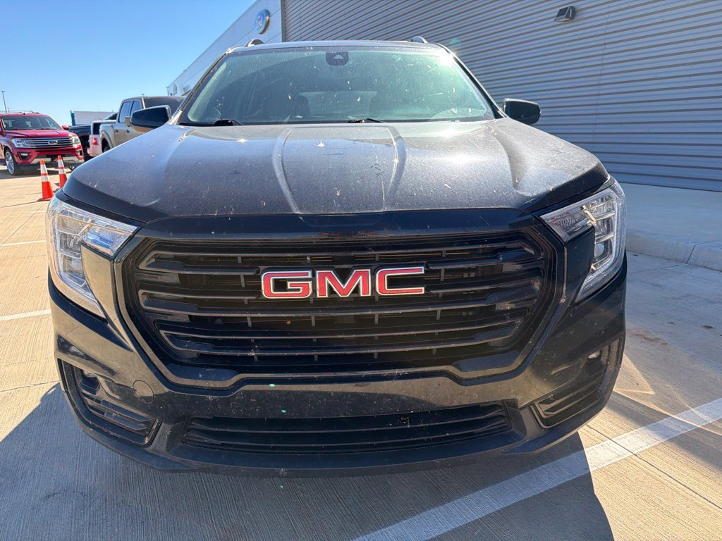 Used 2022 GMC Terrain SLT w/ Elevation Edition FWD image 8