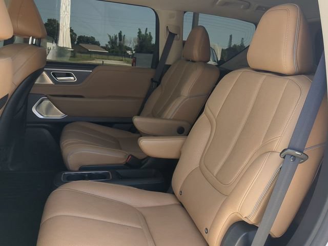 Used 2025 INFINITI QX80 Sensory AWD/4WD image 16