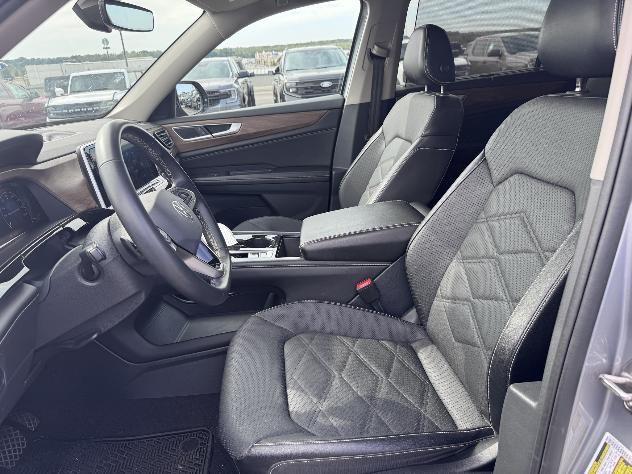 Used 2024 Volkswagen Atlas SE AWD/4WD image 21