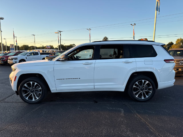 Used 2023 Jeep Grand Cherokee L Overland w/ Advanced Protech Group III AWD/4WD image 4