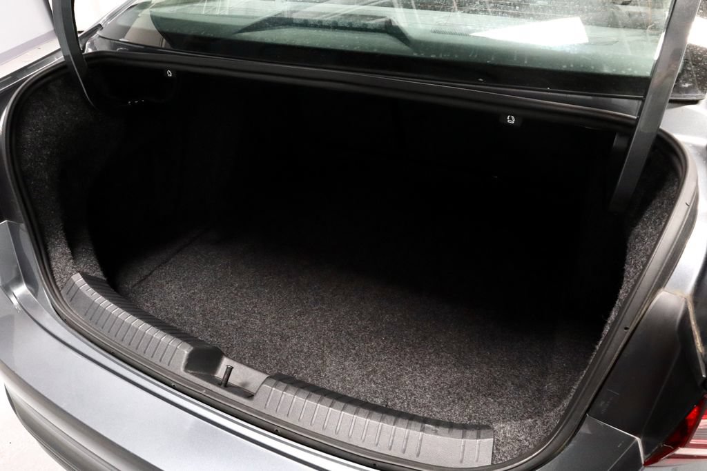 Used 2025 Volkswagen Jetta SE FWD image 13