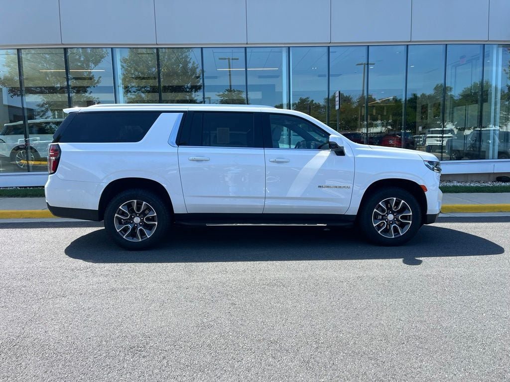 Used 2023 Chevrolet Suburban LT w/ LT Signature Plus Package AWD/4WD image 10