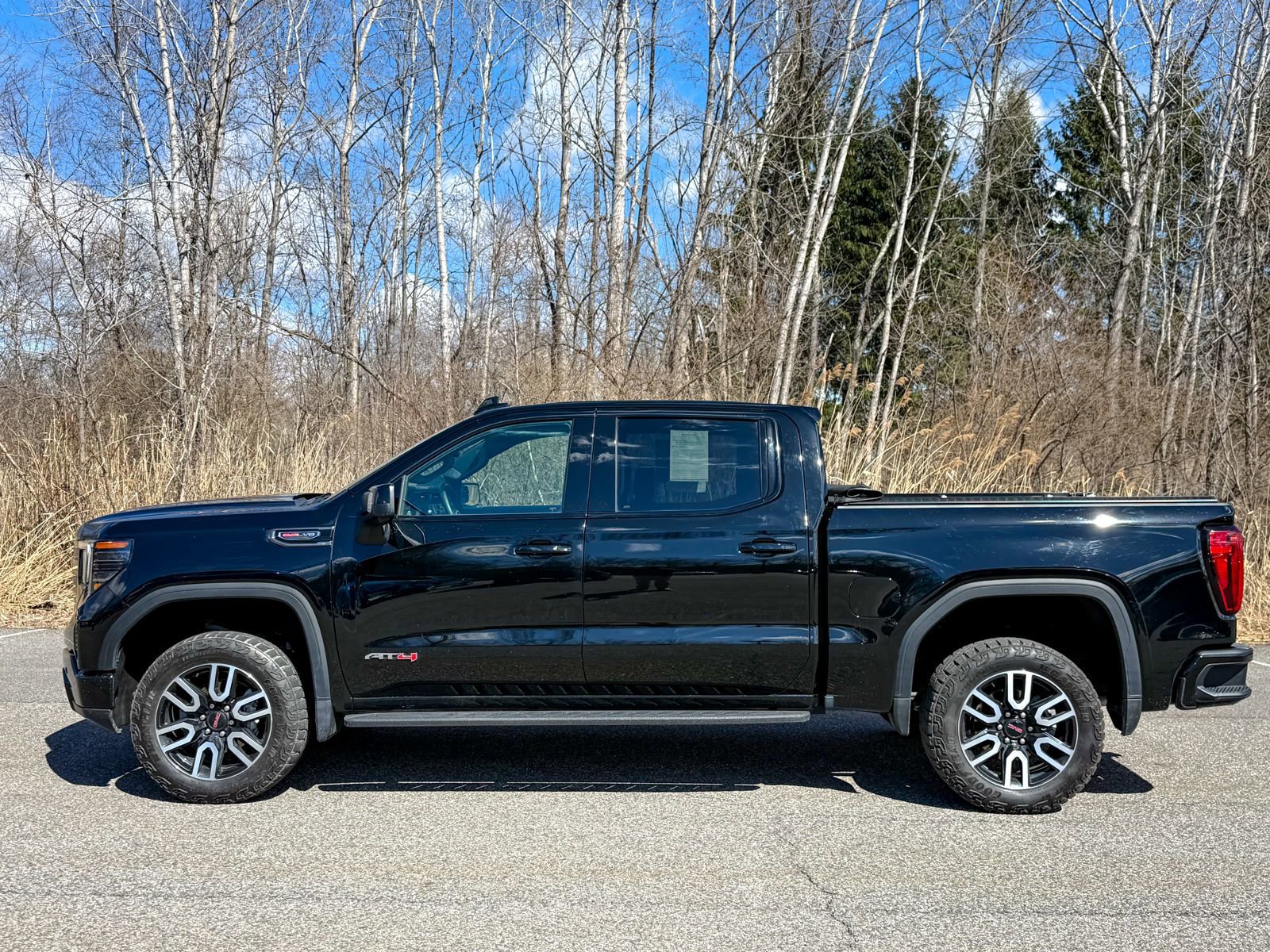 Used 2024 GMC Sierra 1500 AT4 w/ Technology Package image 6