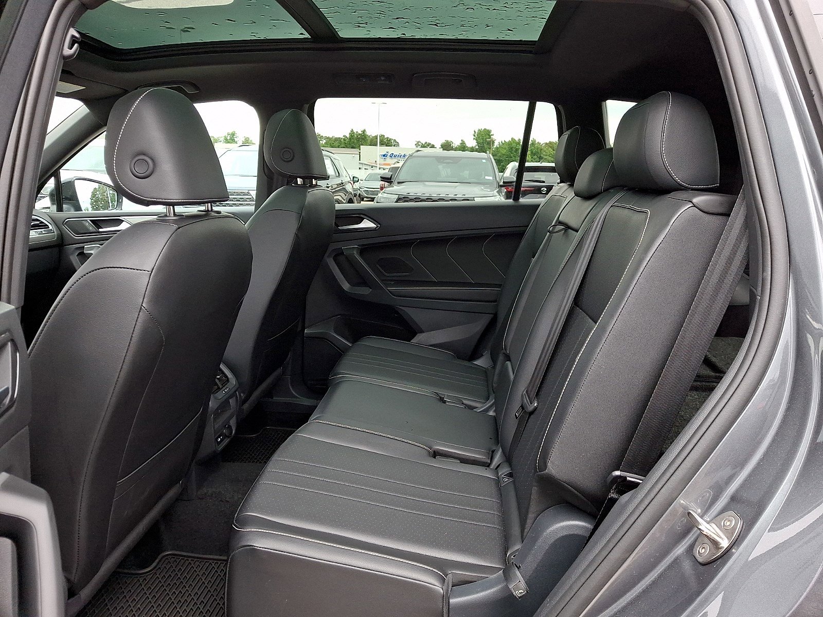 Used 2024 Volkswagen Tiguan SE R-Line FWD image 10