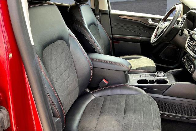 Certified 2022 Ford Escape SEL w/ SEL Stealth AWD Package image 29
