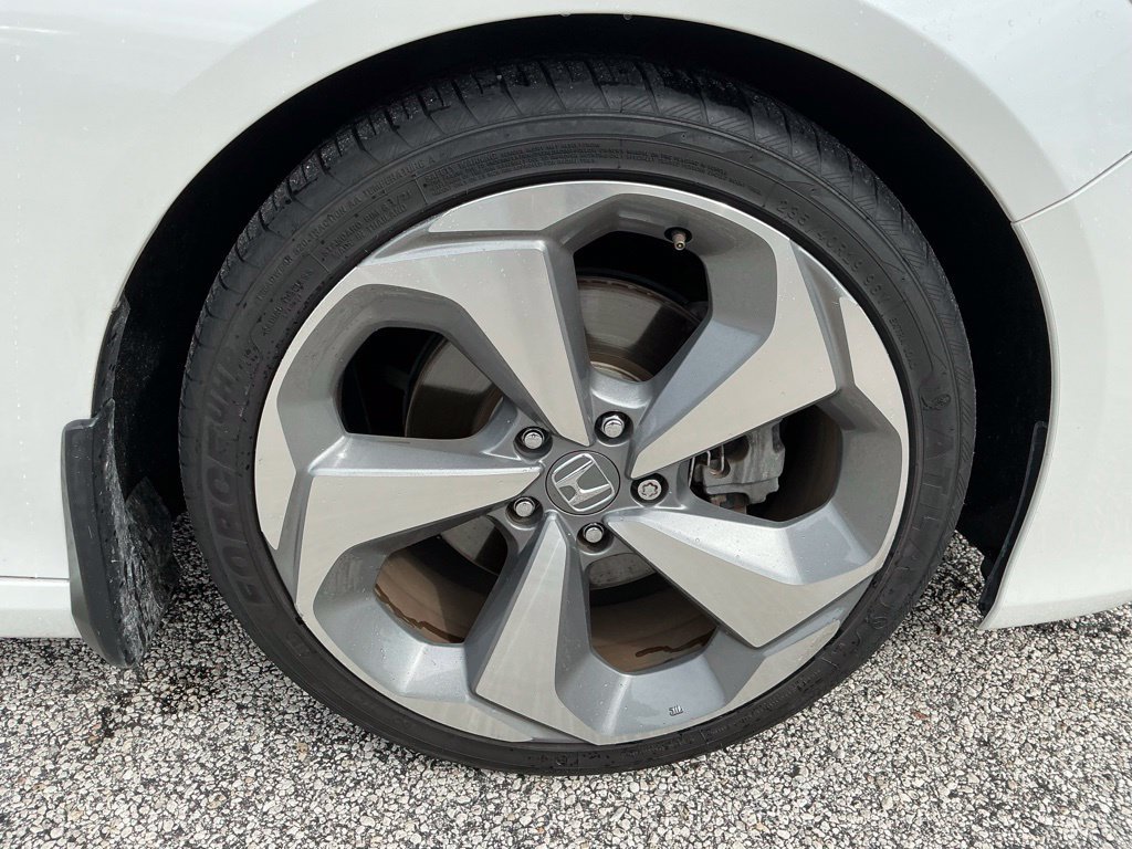 Used 2018 Honda Accord Touring image 15