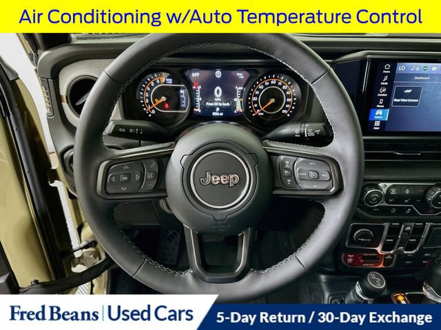 Used 2025 Jeep Gladiator Sport AWD/4WD image 14
