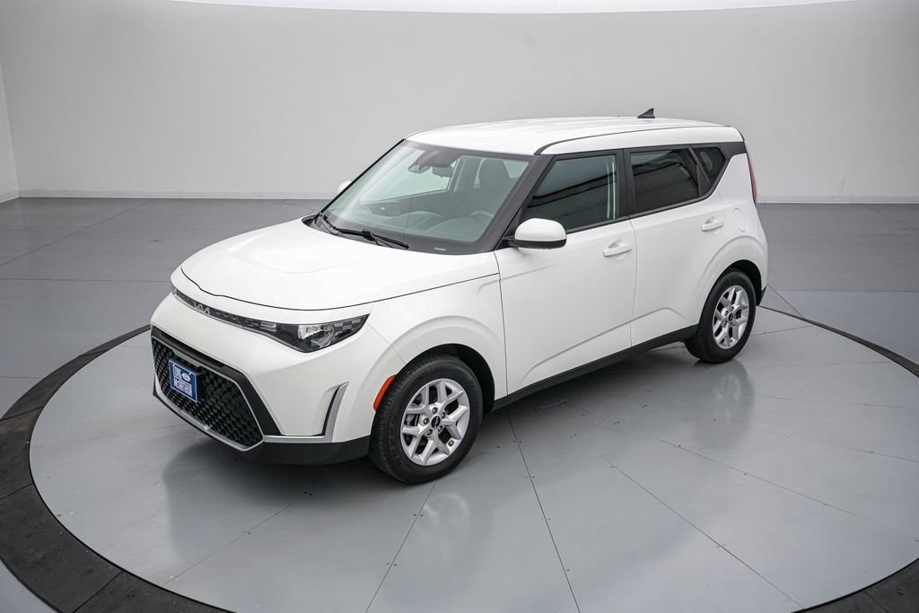 Used 2025 Kia Soul LX w/ LX Technology Package FWD image 9