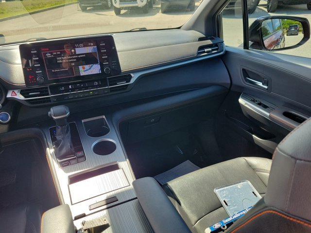 Used 2022 Toyota Sienna XSE image 22