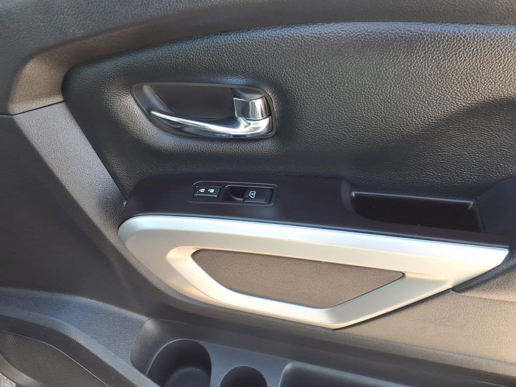Used 2019 Nissan Titan SV w/ SV Convenience Package RWD image 6