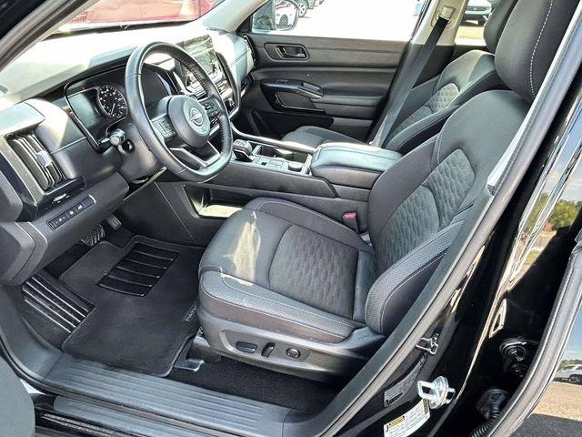 Used 2025 Nissan Pathfinder SV AWD/4WD image 19