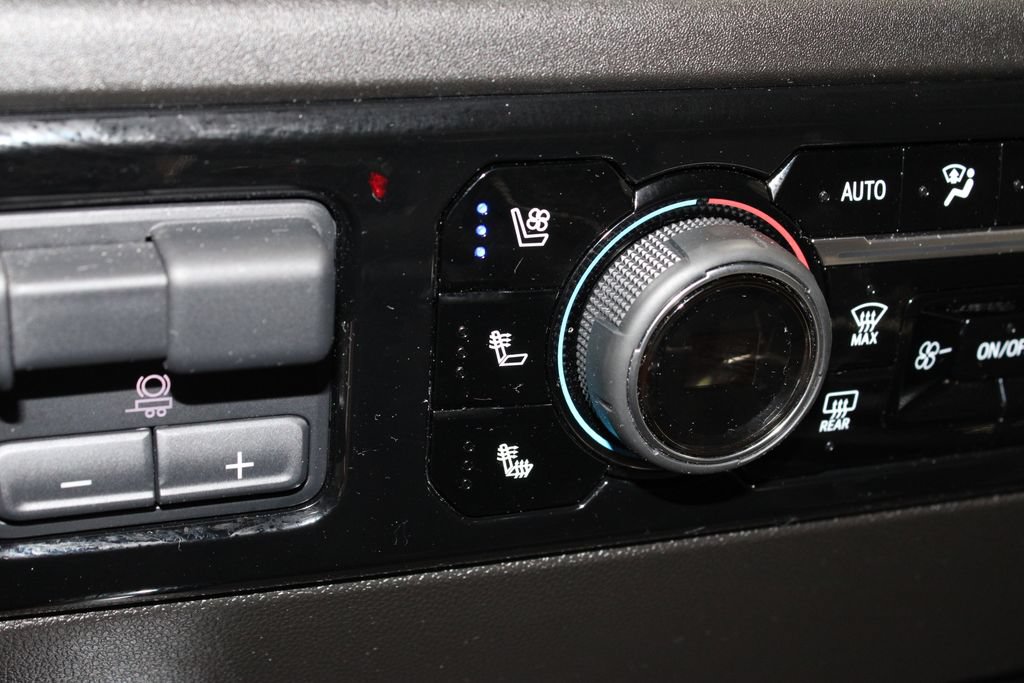 Used 2025 Chevrolet Silverado 1500 High Country w/ High Country Premium Package AWD/4WD image 34