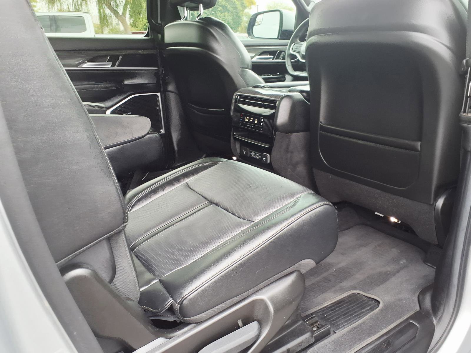 Used 2022 Jeep Wagoneer Series III w/ Flexible Seating Group image 13