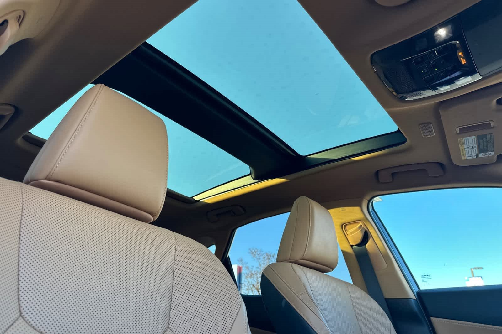 Used 2025 Lexus NX 300h AWD w/ Luxury Package image 17