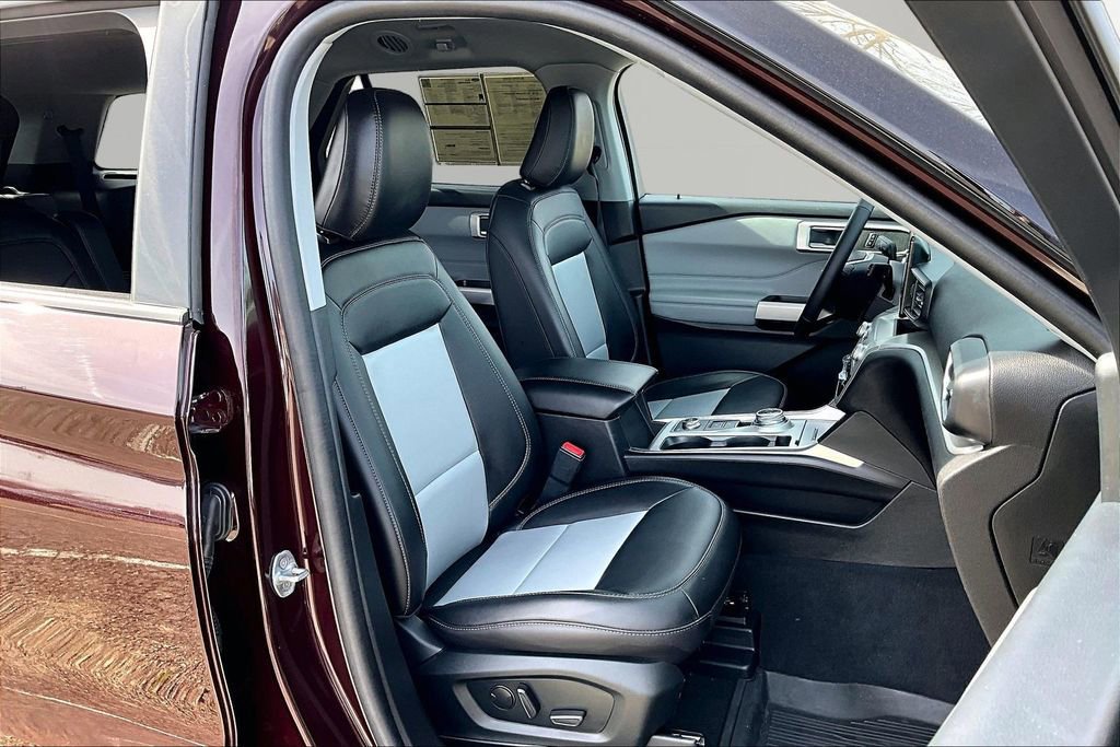 Certified 2022 Ford Explorer XLT w/ Equipment Group 202A AWD/4WD image 9