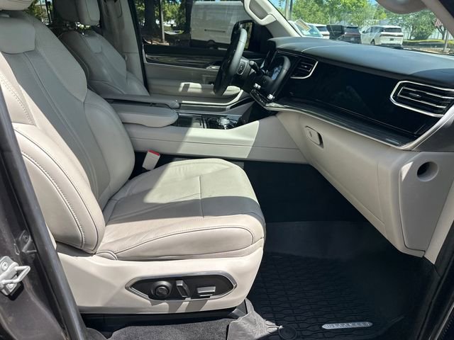 Used 2022 Jeep Wagoneer Series III w/ Premium Group I AWD/4WD image 15
