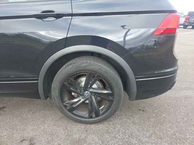 Used 2023 Volkswagen Tiguan SE R-Line AWD/4WD image 17