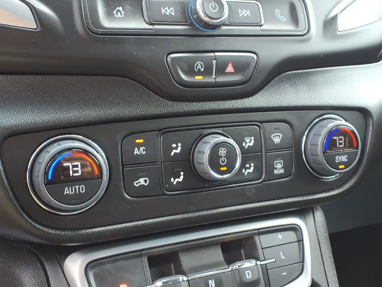 Used 2024 GMC Terrain SLE w/ Driver Convenience Package FWD image 9