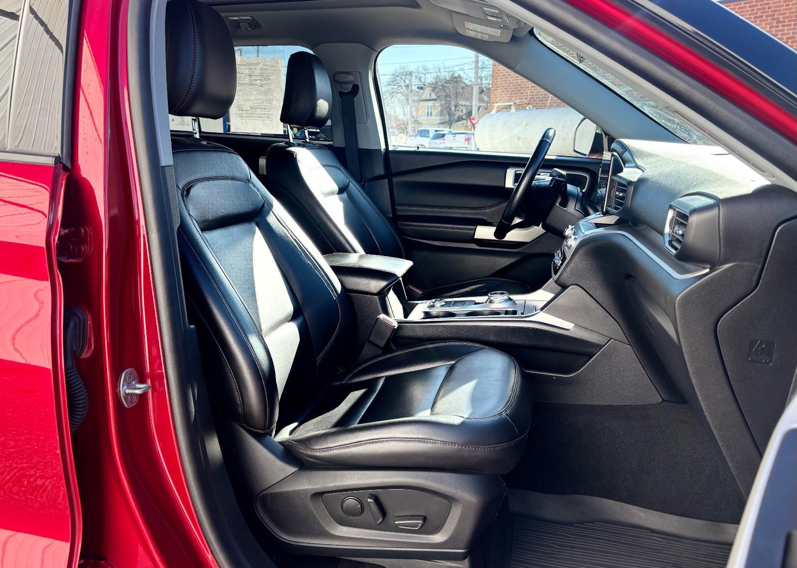 Certified 2021 Ford Explorer XLT w/ Equipment Group 202A image 32