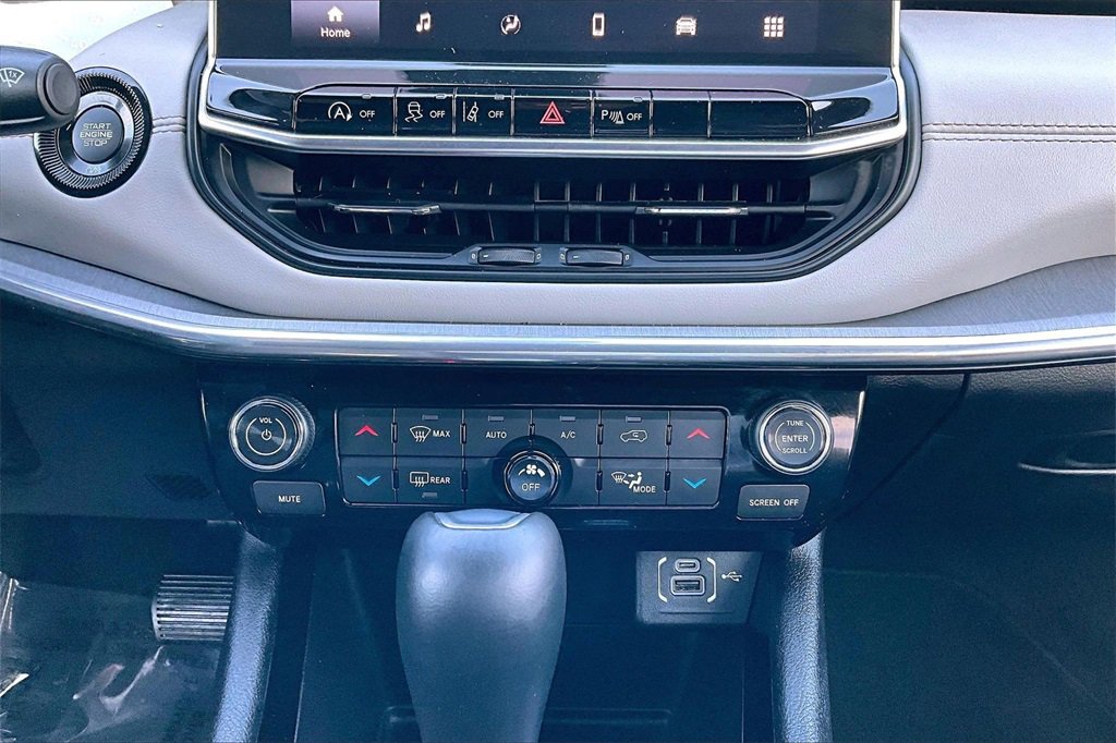 Used 2023 Jeep Compass Limited image 31