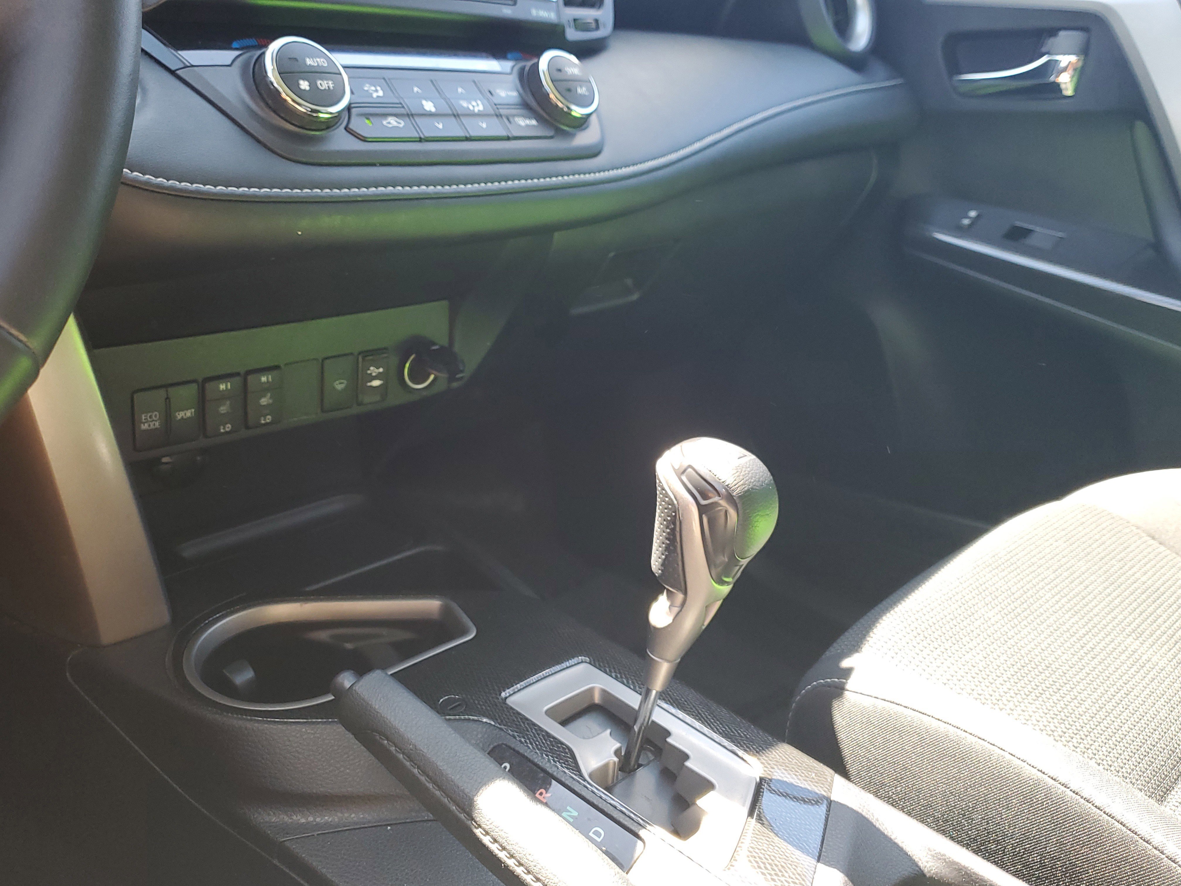 Used 2018 Toyota RAV4 Adventure image 25