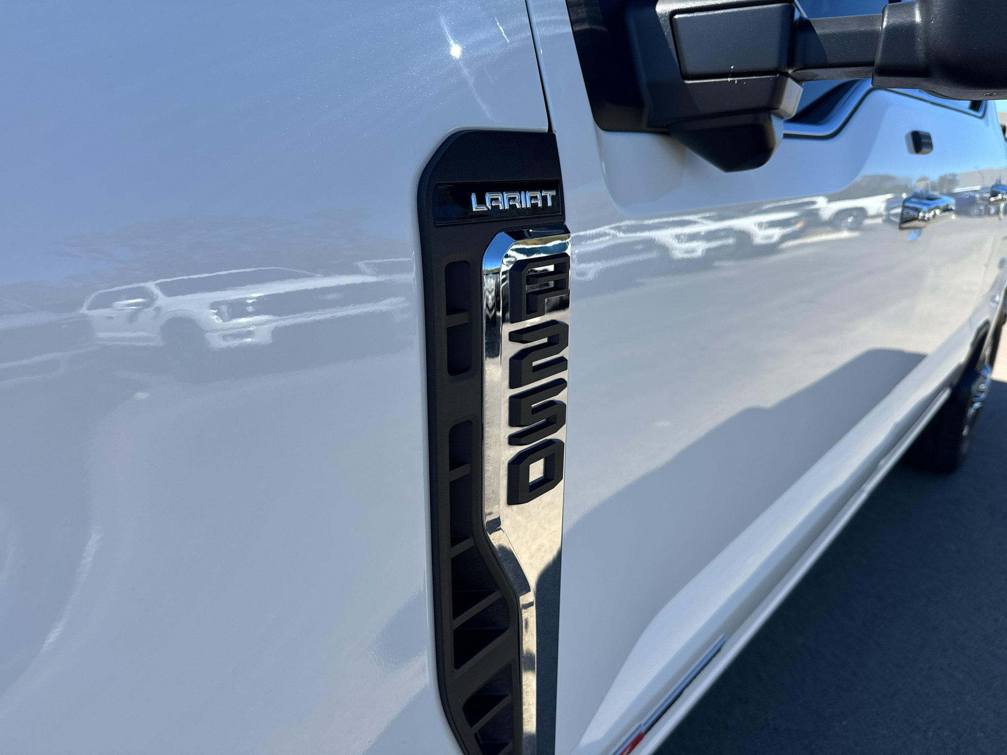 Certified 2025 Ford F250 Lariat w/ Lariat Ultimate Package AWD/4WD image 32