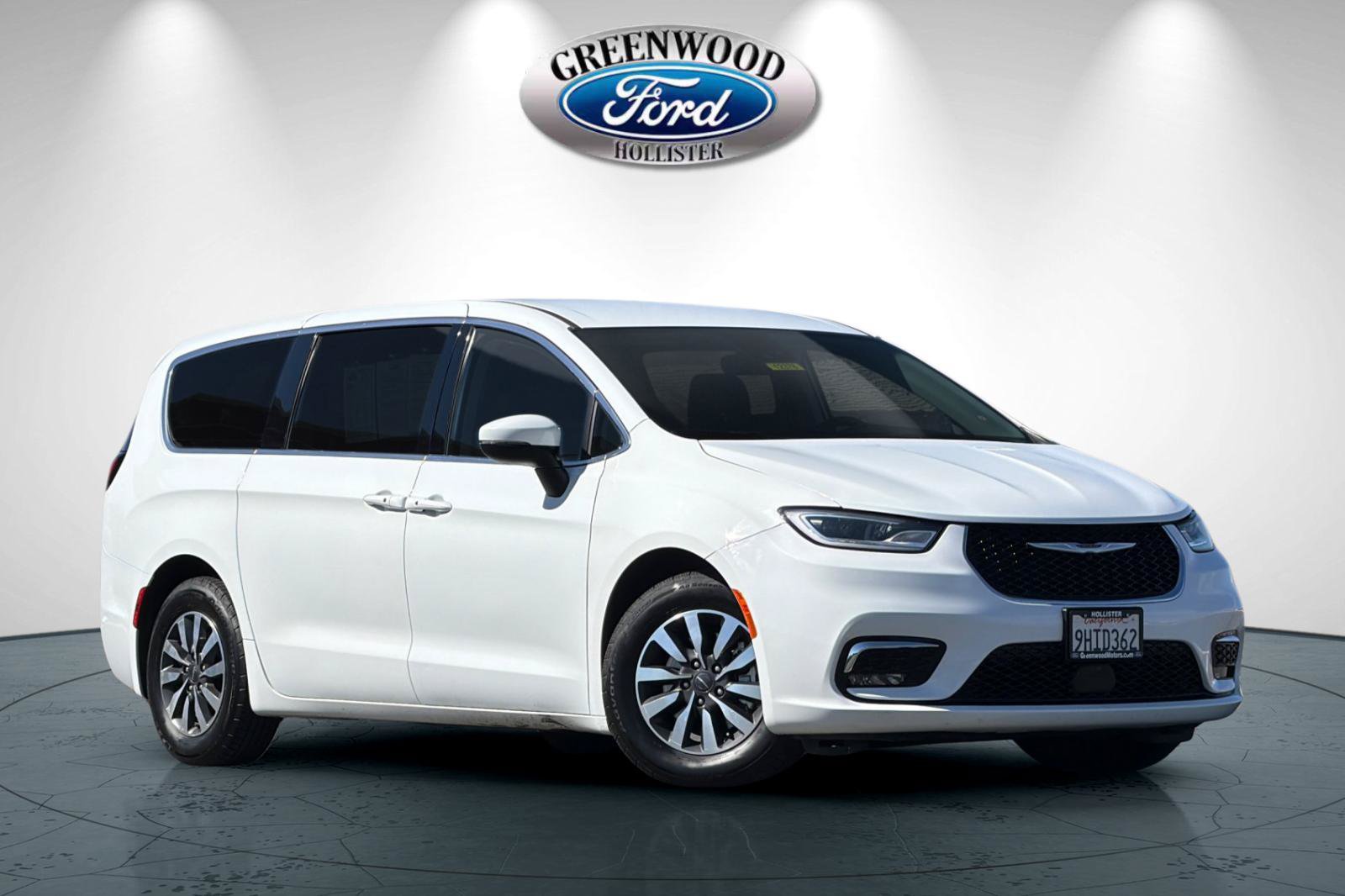 Used 2023 Chrysler Pacifica Touring-L