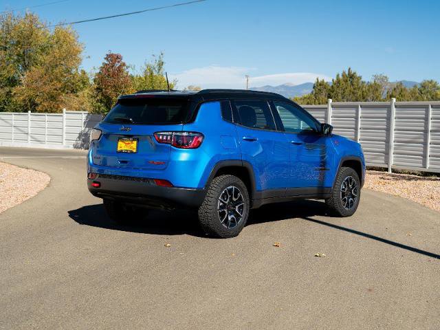 Used 2025 Jeep Compass Trailhawk image 6