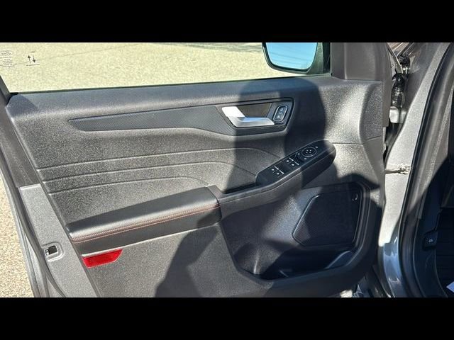 Certified 2024 Ford Escape ST-Line w/ Tech Pack #1 AWD/4WD image 9