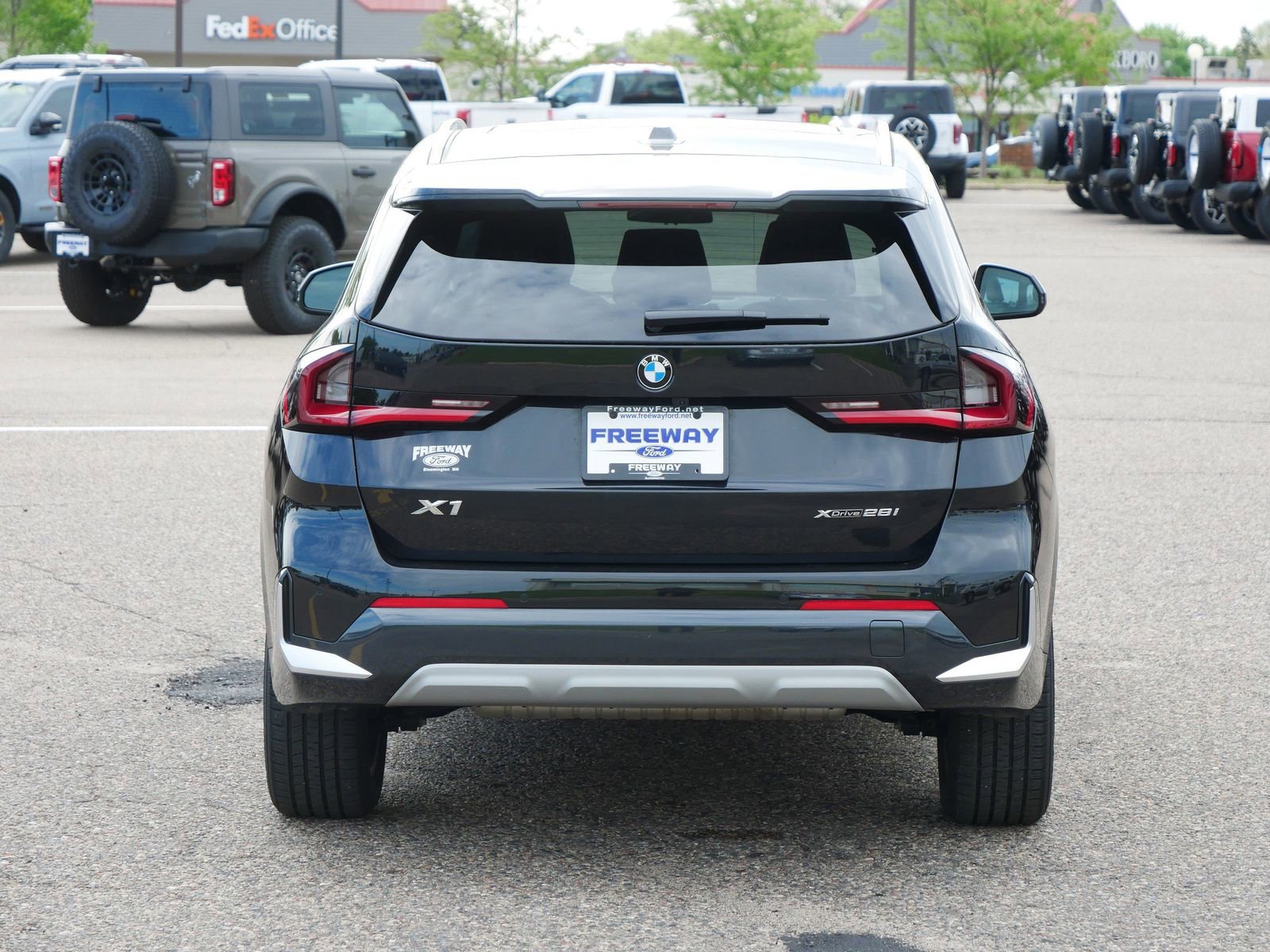 Used 2025 BMW X1 xDrive28i AWD/4WD image 4