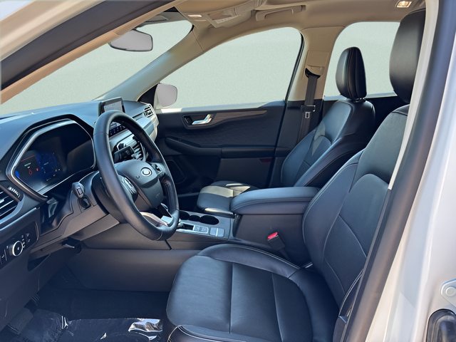 Certified 2020 Ford Escape Titanium w/ Titanium Premium Package 2.0 AWD/4WD image 4