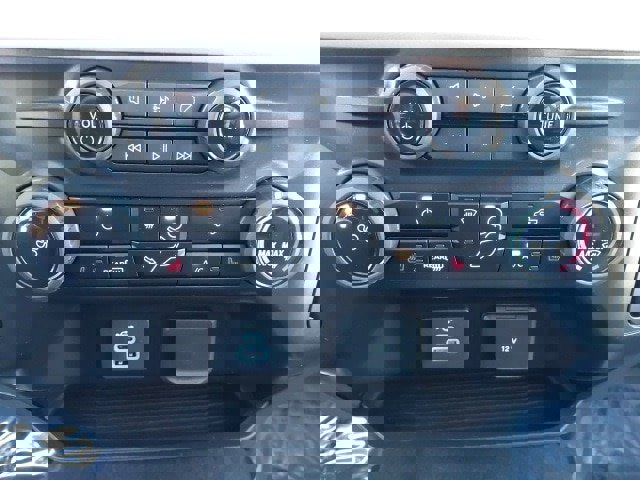 Certified 2024 Ford F250 XLT w/ XLT Premium Package image 21