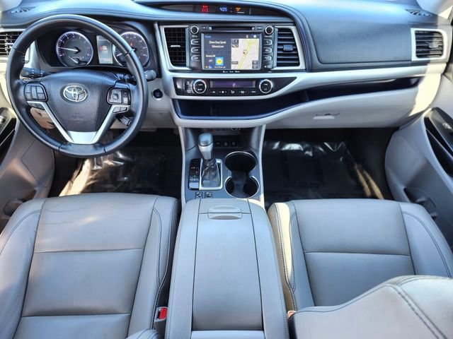 Used 2019 Toyota Highlander XLE image 12